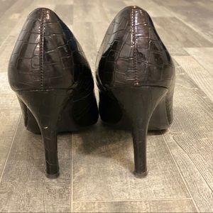 🌻2 for $20 Liz Claiborne Pumps